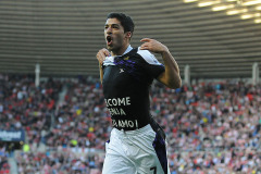 Luis Suárez of Liverpool celebrates scoring Liverpool's third - Sunderland vs Liverpool - Barclays Premier League Football at the Stadium of Light, Sunderland - 29/09/13 - MANDATORY CREDIT: Steven White/TGSPHOTO - Self billing applies where appropriate - 0845 094 6026 - contact@tgsphoto.co.uk - NO UNPAID USE
  i Luis Suárez of Liverpool celebrates scoring Liverpool's third - Sunderland vs Liverpool - Barclays Premier League Football at the Stadium of Light, Sunderland - 29/09/13 - MANDATORY CREDIT: Steven White/TGSPHOTO - Self billing applies where appropriate - 0845 094 6026 - contact@tgsphoto.co.uk - NO UNPAID USE
  i